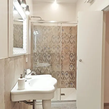 Colleoni 19 Parigi, Superior Con Corte Privata * تْشيفيتانوفا ماركي