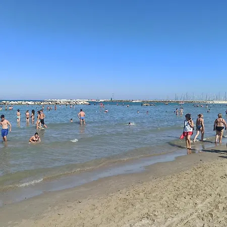 Colleoni 19 Parigi, Superior Con Corte Privata Civitanova Marche